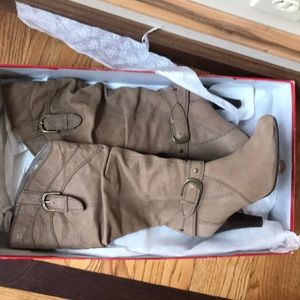 Guess High Heel Women’s Boot Size 7.5 Medium Width